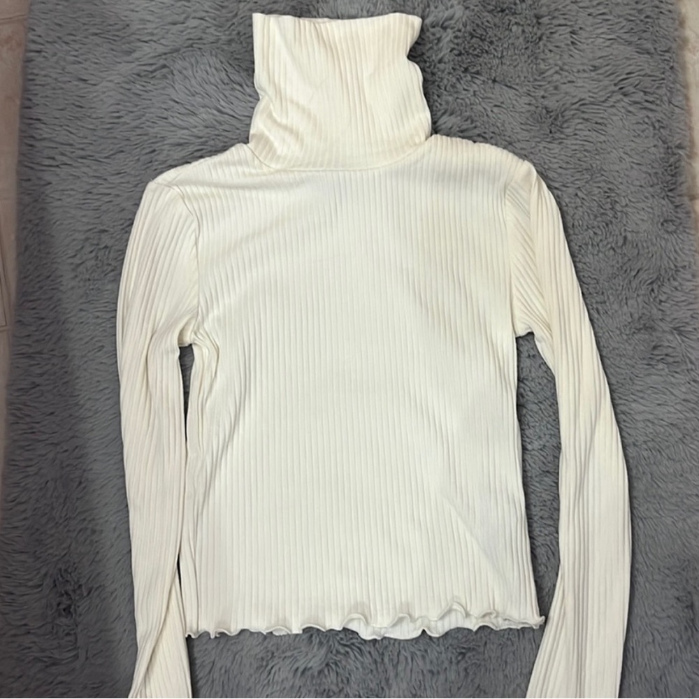 Forever 21 ribbed white turtleneck
